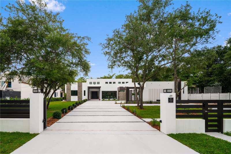 6200 SW 83 Av, Miami FL 33143