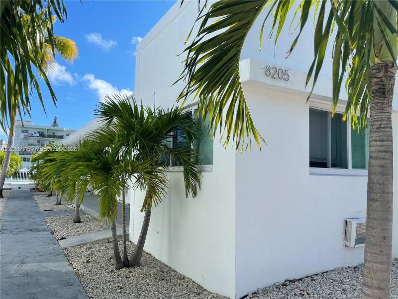 8205 Crespi Blvd # 3, Miami Beach FL 33141