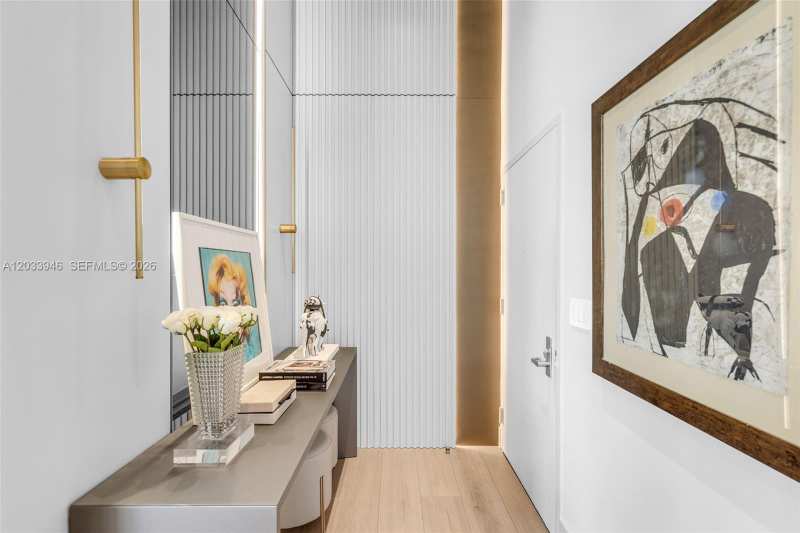 475 Brickell Ave # 2215, Miami FL 33131