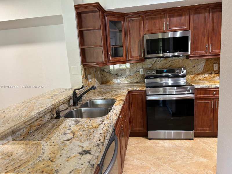 2516 Centergate Dr # 102, Miramar FL 33025