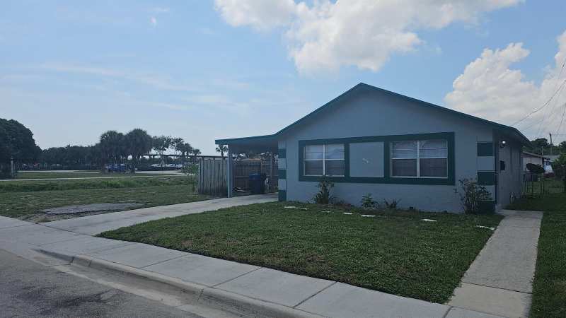 1501 W 17th Street, Riviera Beach FL 33404