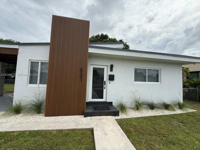 521 E 33rd St, Hialeah FL 33013