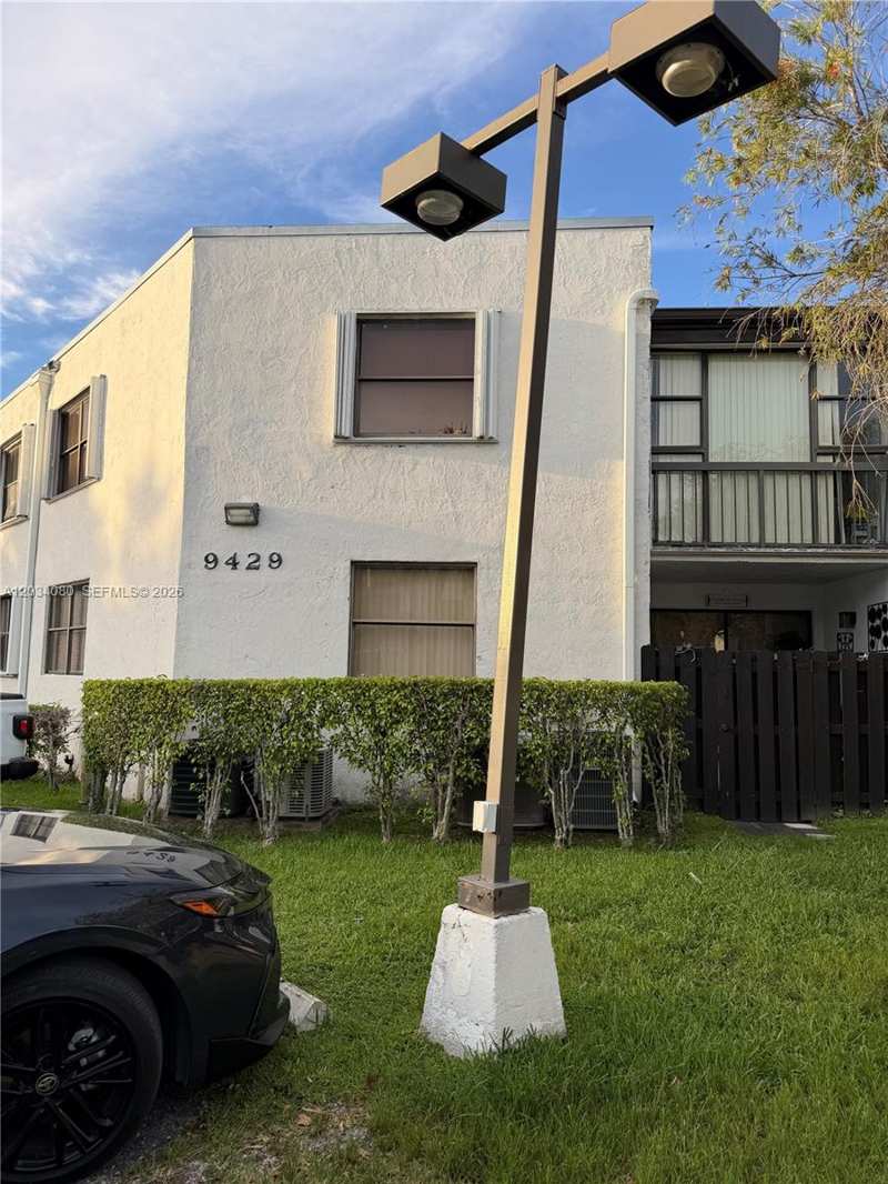 9429 Fontainebleau Blvd # 33, Miami FL 33172