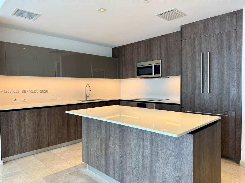 68 SE 6th St # 1108, Miami FL 33131