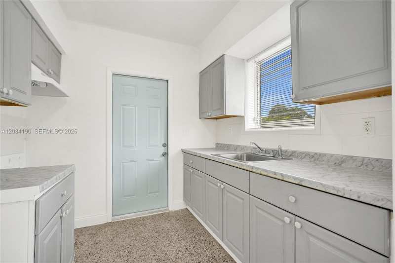 710 82nd St # 1, Miami Beach FL 33141