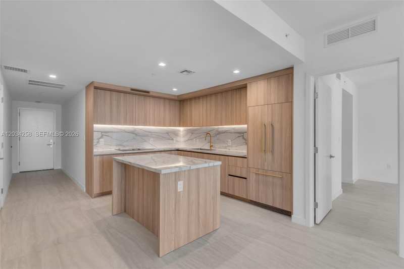 77 SE 5 th st, Miami FL 33131