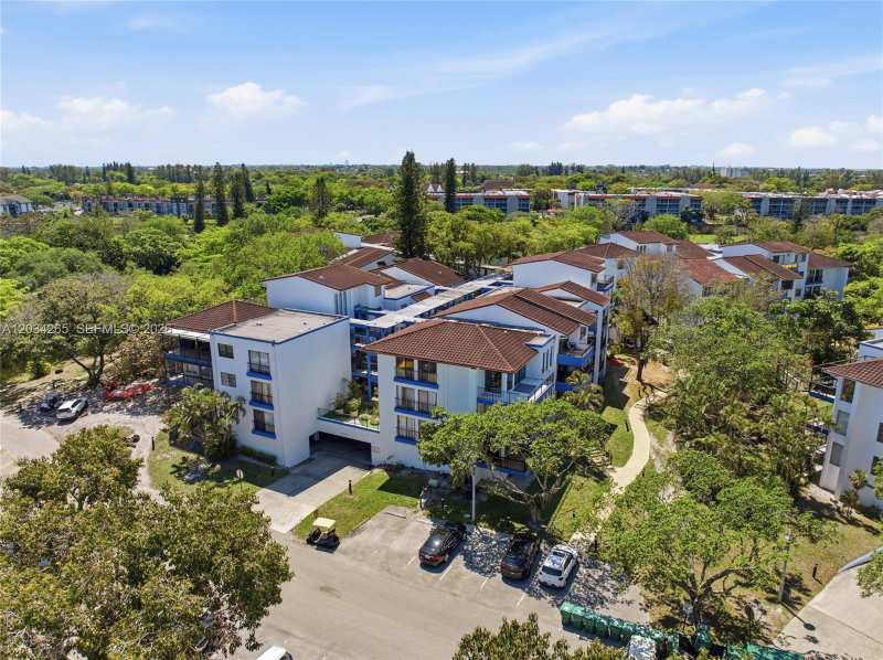 6010 S Falls Cir Dr # 323, Lauderhill FL 33319