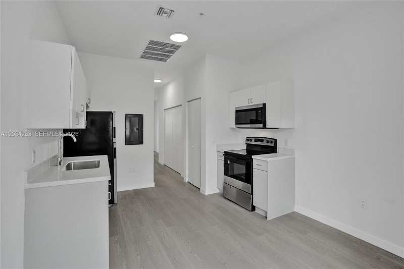 1567 NW 1st St # 3, Miami FL 33125