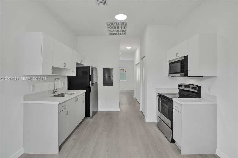 1567 NW 1st St # 3, Miami FL 33125