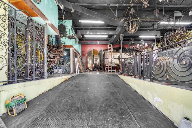 341 W 21st St, Hialeah FL 33010