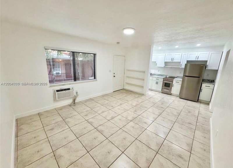550 SW 10th St # 6, Miami FL 33130