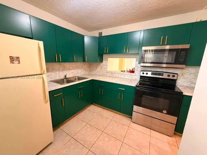 1480 W 46th St # 322, Hialeah FL 33012