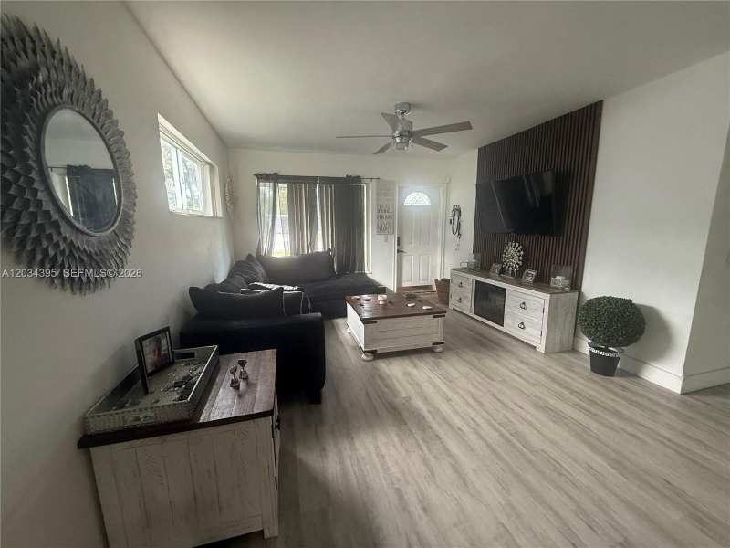 2538 Coolidge St, Hollywood FL 33020