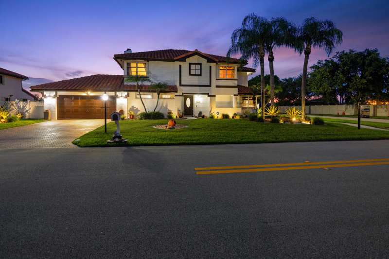 6431 Olde Moat Way, Davie FL 33331