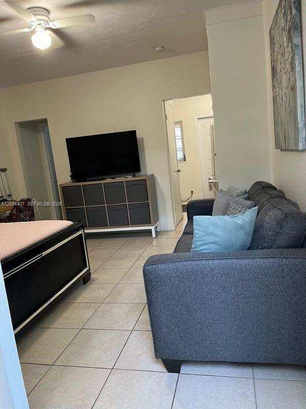 730 SW 10th St # 4, Miami FL 33130