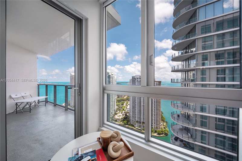 300 S Biscayne Blvd # 3406, Miami FL 33131