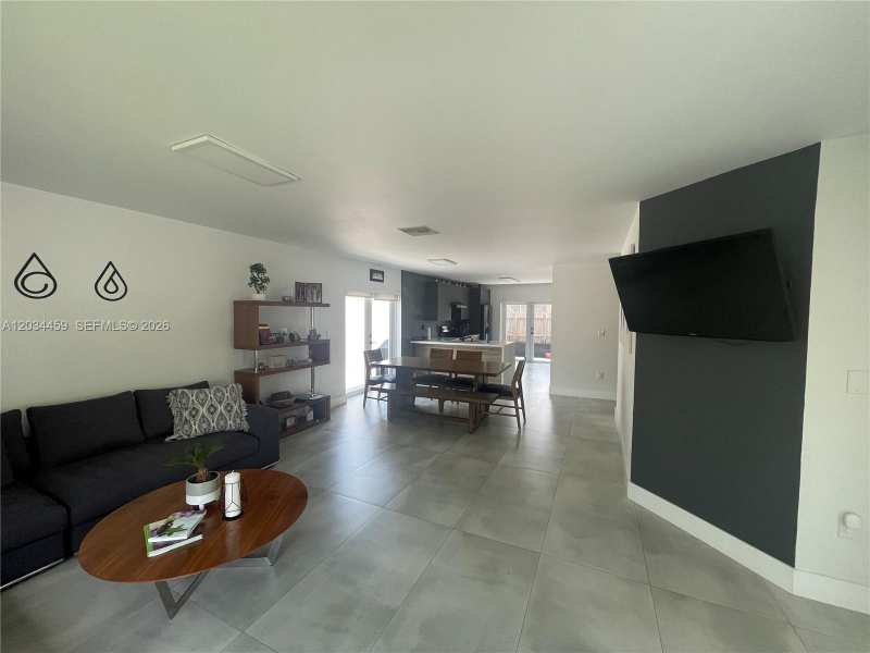 5733 NW 100th Ct, Doral FL 33178
