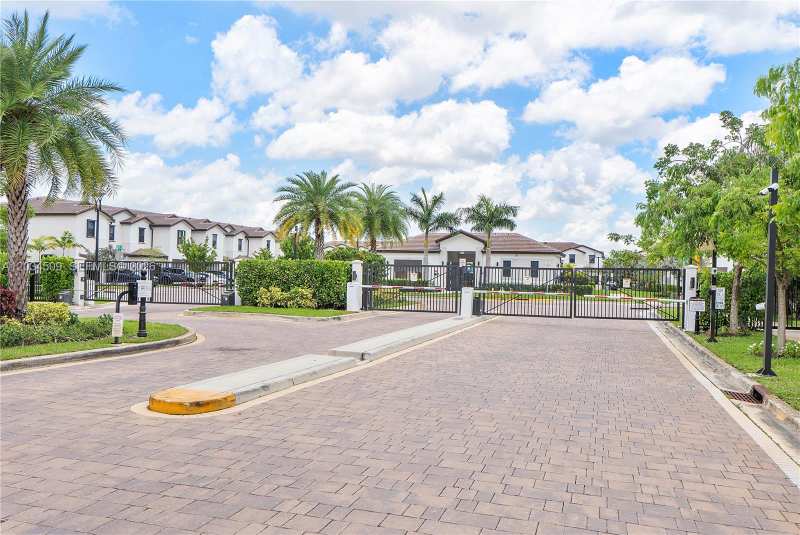 15907 SW 2nd Pl, Pembroke Pines FL 33027