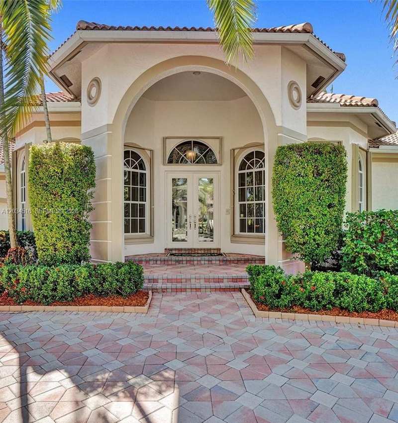 2501 Poinciana Dr, Weston FL 33327