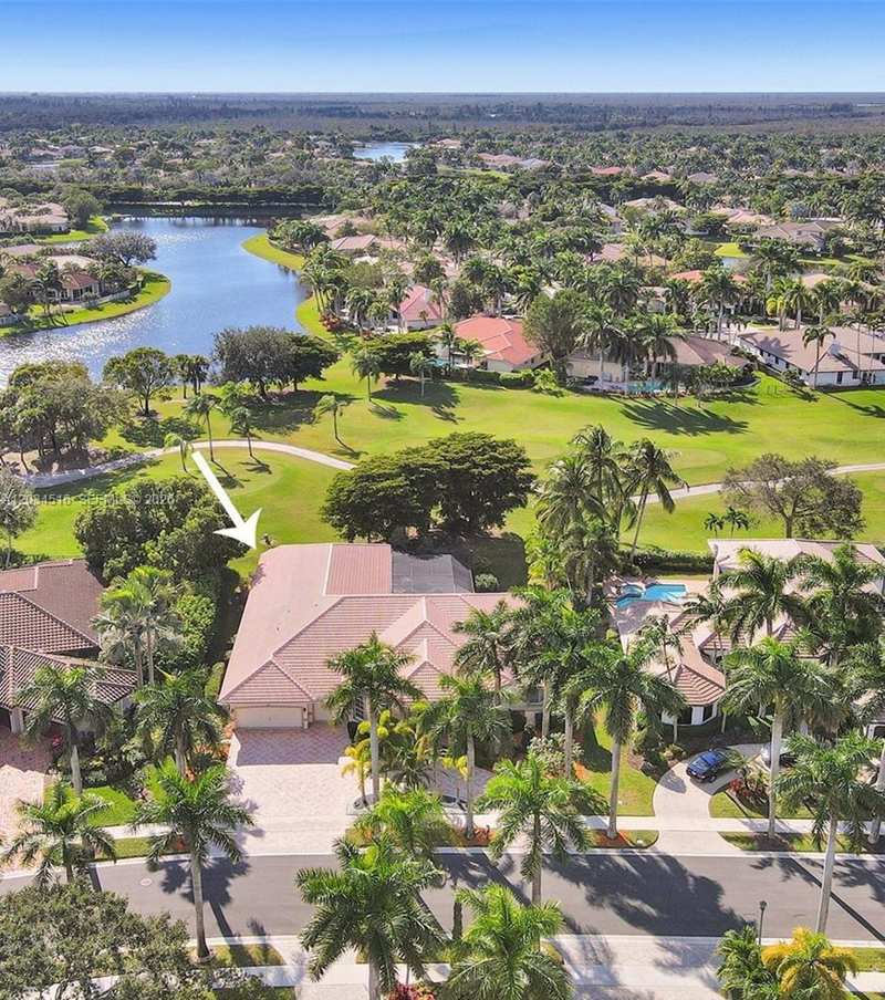 2501 Poinciana Dr, Weston FL 33327