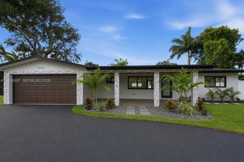 2731 NE 52nd St, Lighthouse Point FL 33064