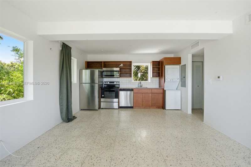 127 NW 74th St # 4, Miami FL 33150
