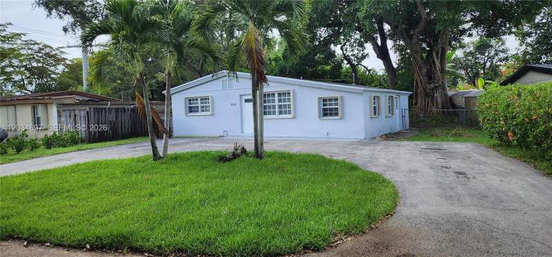 5606 Farragut St, Hollywood FL 33021