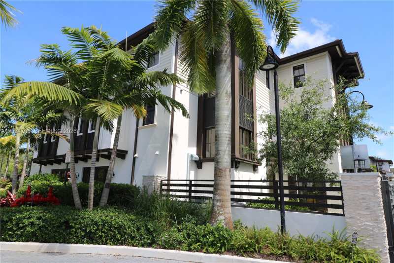 7504 SW 100th St, Pinecrest FL 33156