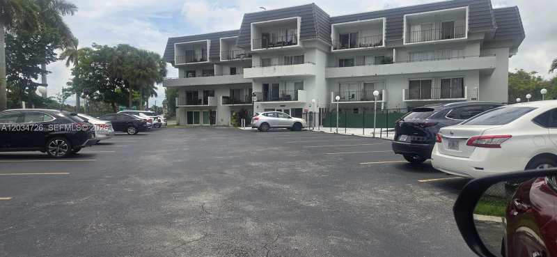 8000 SW 81st Dr # 209, Miami FL 33143