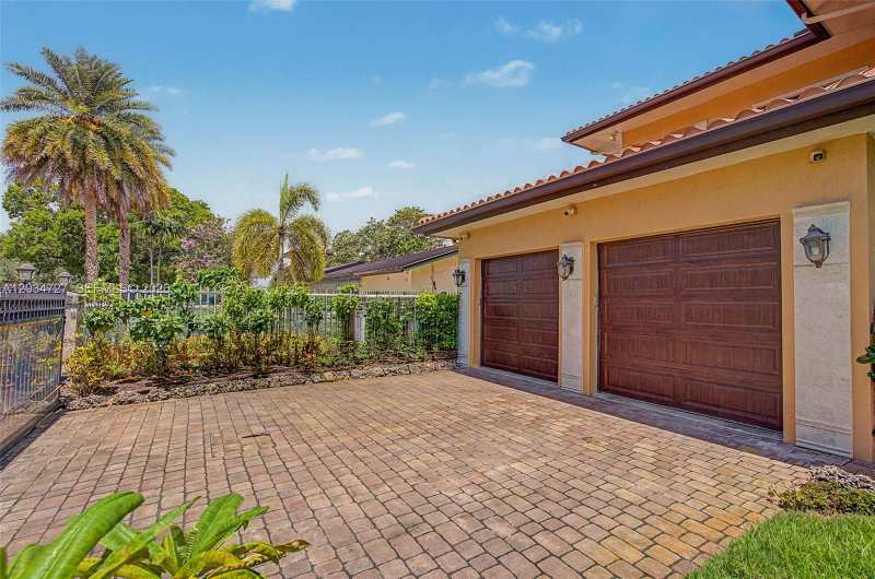 4251 SW 11th St, Miami FL 33134