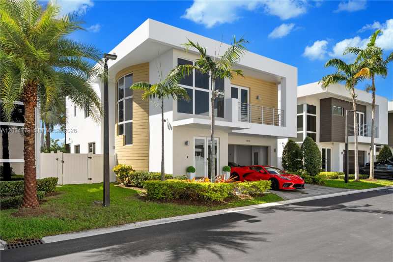 9830 NW 74th Ter, Doral FL 33178
