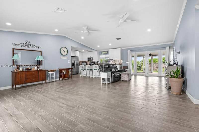 20572 SW 317th St, Homestead FL 33030