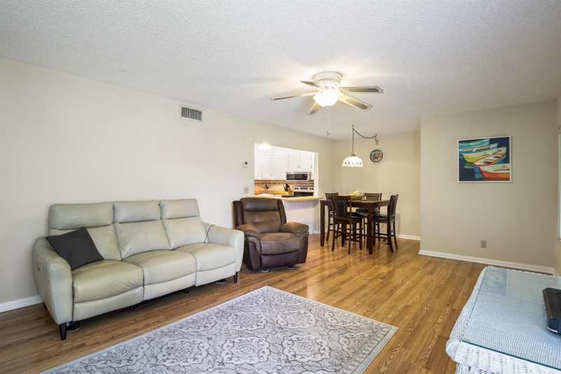 321 Pine Ridge Circle # 2, FL 33463