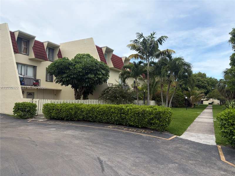 1655 NE 115th St # 29B, Miami FL 33181