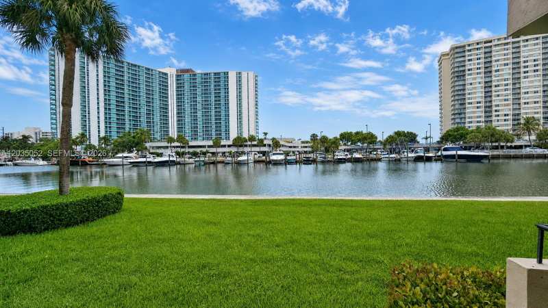 220 Kings Point Dr # 105, Sunny Isles Beach FL 33160