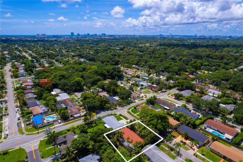 785 NE 155th St, Miami FL 33162
