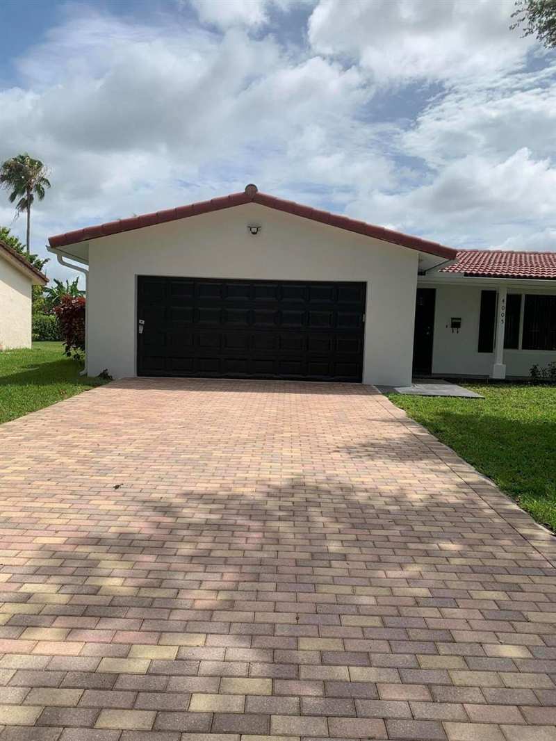 4005 NW 76th Avenue, Coral Springs FL 33065