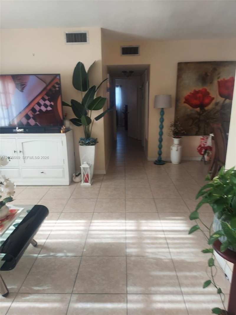 11 NE 204th St # 1, Miami Gardens FL 33179
