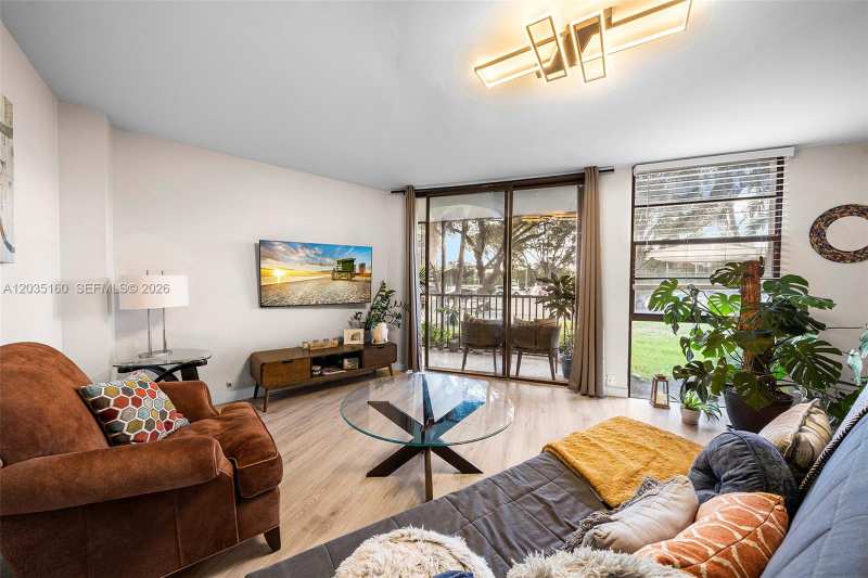 3401 N Country Club Dr # 105, Aventura FL 33180