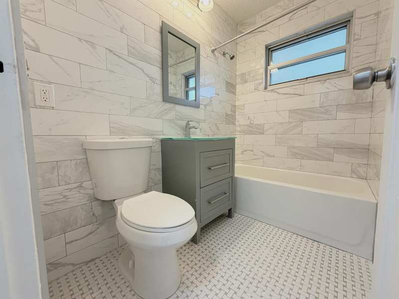 831 El Prado, West Palm Beach FL 33405