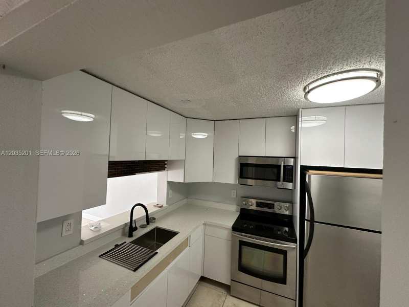 484 NW 165th St Rd # 109, Miami FL 33169