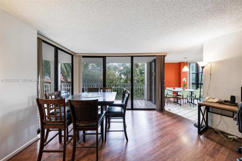 2000 Towerside ter # 412, Miami FL 33138