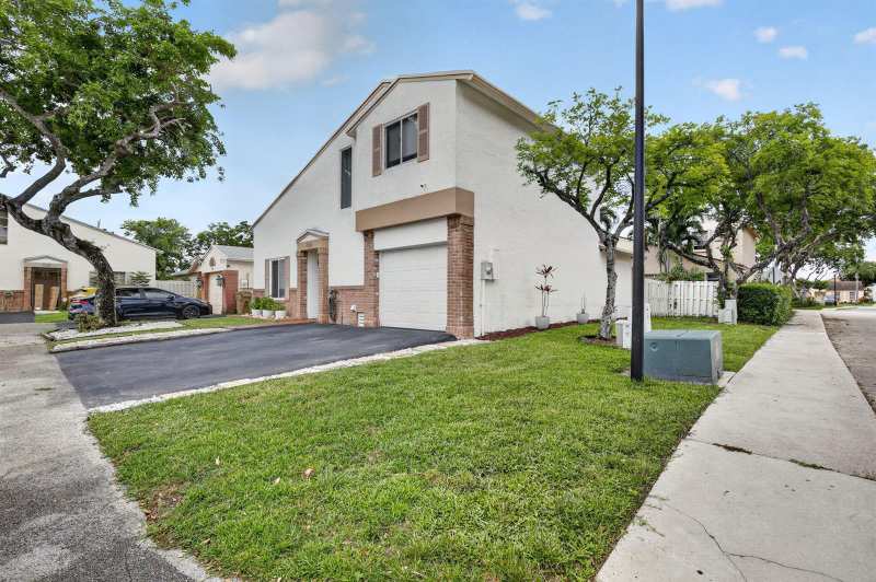 730 Cumberland Terrace, Davie FL 33325