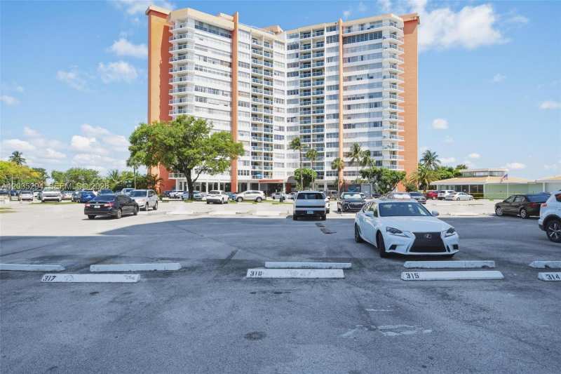 1301 NE Miami Gardens Dr # 1515W, Miami FL 33179