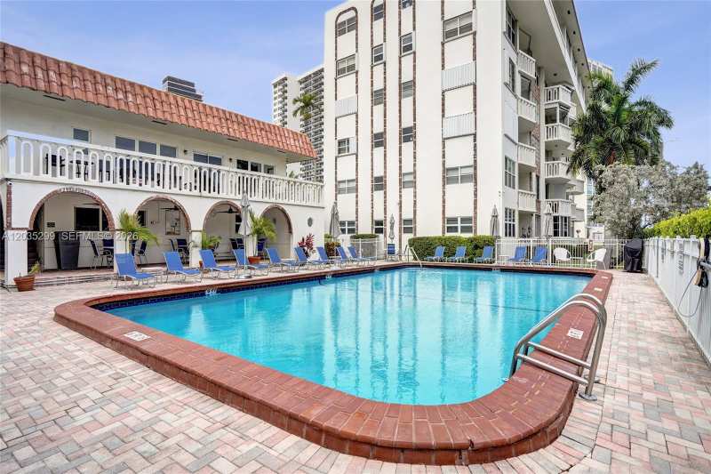 3181 S Ocean Dr # 107, Hallandale Beach FL 33009