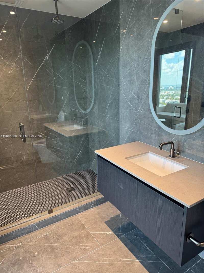 20 NE 11 # 3303A, Miami FL 33132