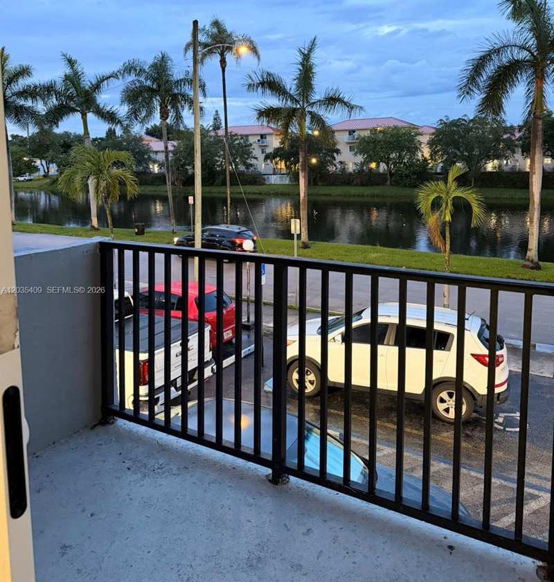 2075 NE 164th St # 204, North Miami Beach FL 33162