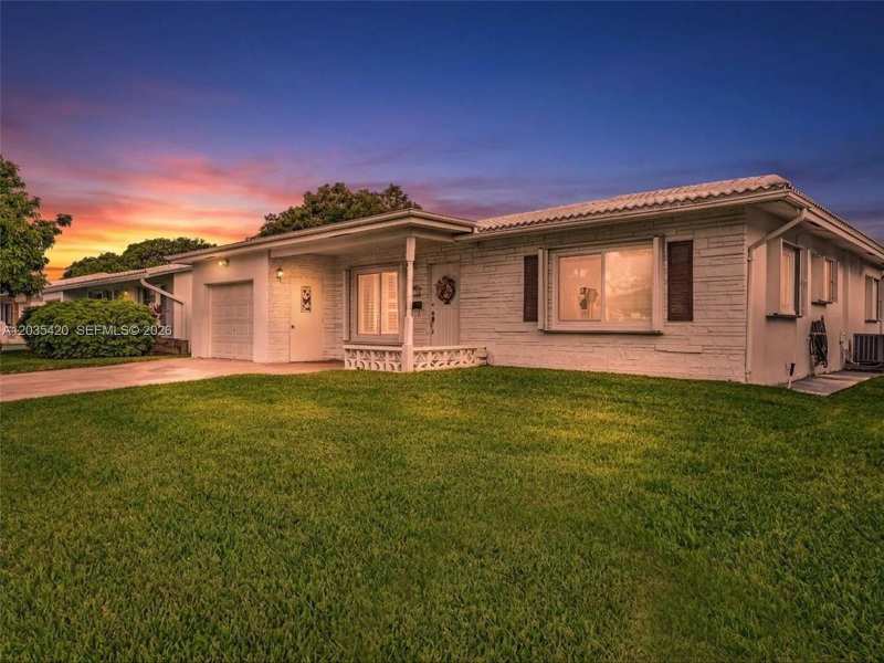 8511 NW 59th Ct, Tamarac FL 33321