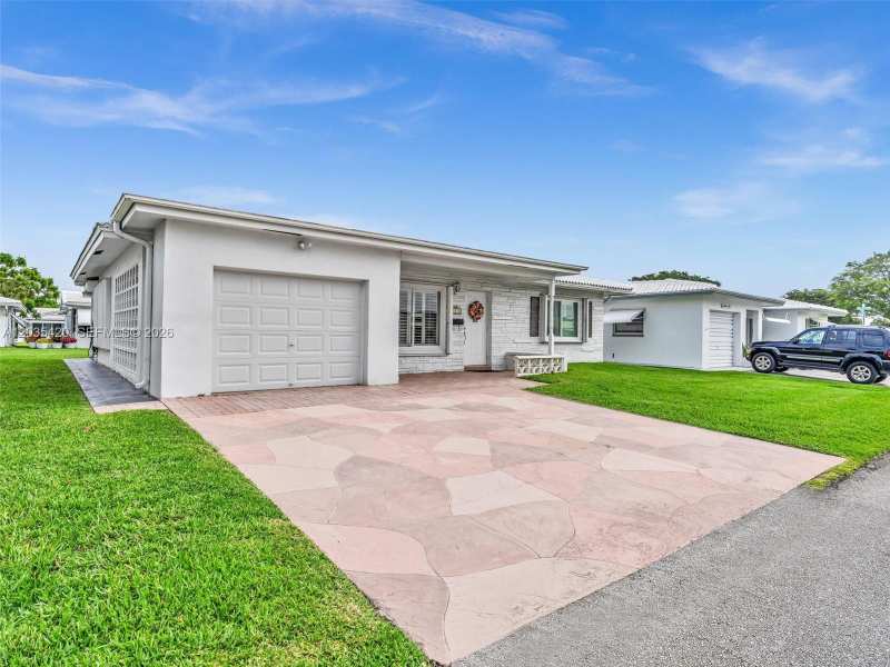 8511 NW 59th Ct, Tamarac FL 33321