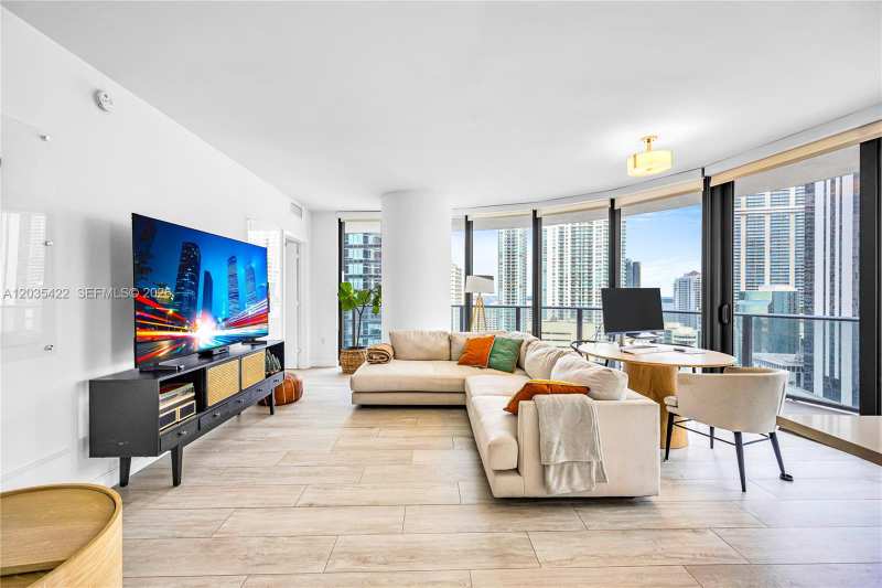 45 SW 9th St # 2103, Miami FL 33130
